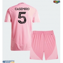 Otroški Nogometni dresi Inter Miami Casemiro #5 Domači 2026-27 Kratek Rokav (+ Kratke hlače)